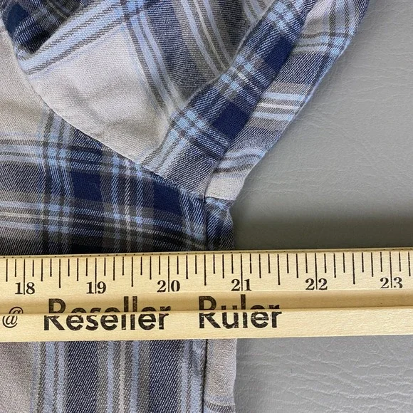 Maurices Plaid Flannel Shirt Women's Large Blue Gray Long Sleeve Button‎ Down - Picture 7 of 11
